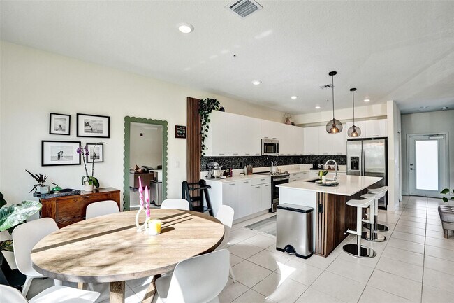 Building Photo - 8001 NW 41st St