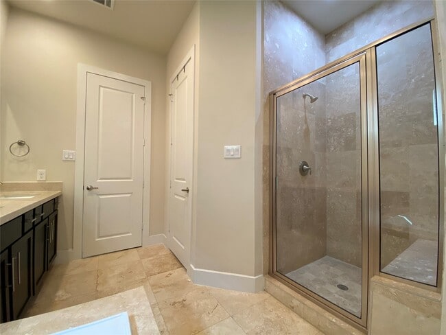 Building Photo - 74 N Hutcheson St