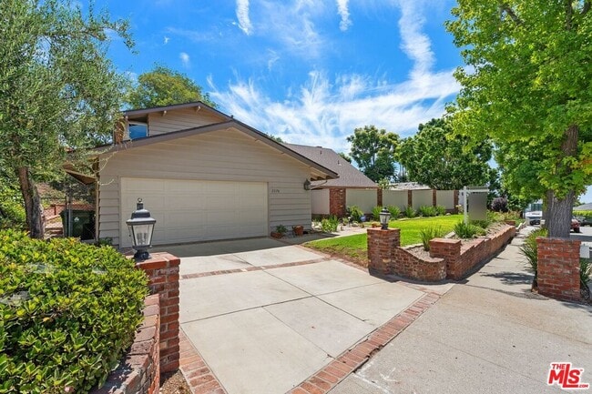 Building Photo - 2276 Westridge Rd