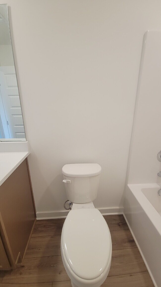 Building Photo - One fee month with 18-month lease!!! "Charming 3-Bed Oasis with Granite Elegance on Discovery Poi...