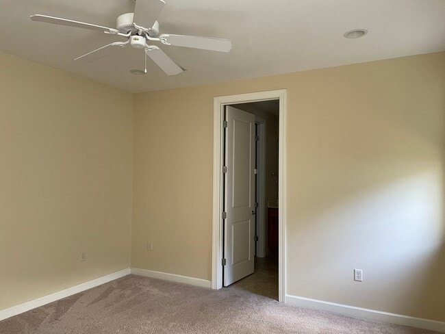 Building Photo - Great 3 Bedroom home - Coming from March 20th