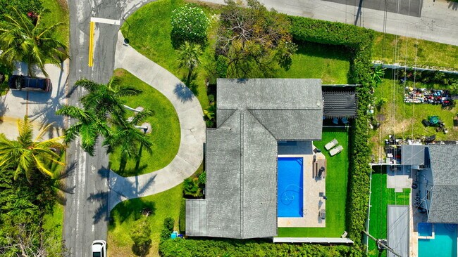 Building Photo - 502 SW 28th Ave
