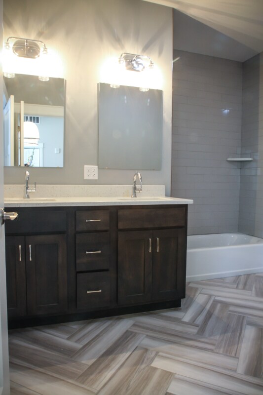 Building Photo - 218 E 7th St