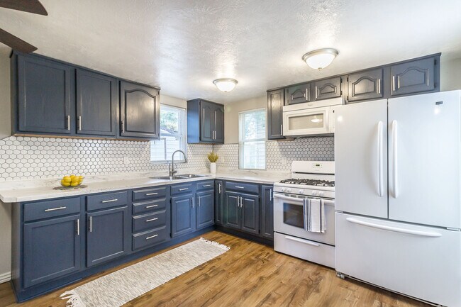 Building Photo - 1324 W Sioux St