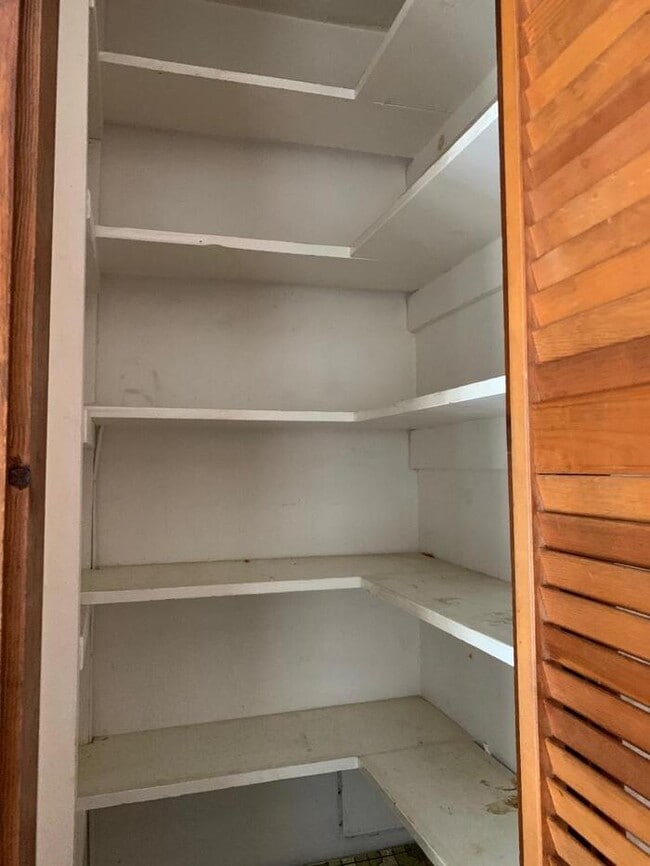 Building Photo - Gorgeous 4 bedroom 2 bath house with one s...