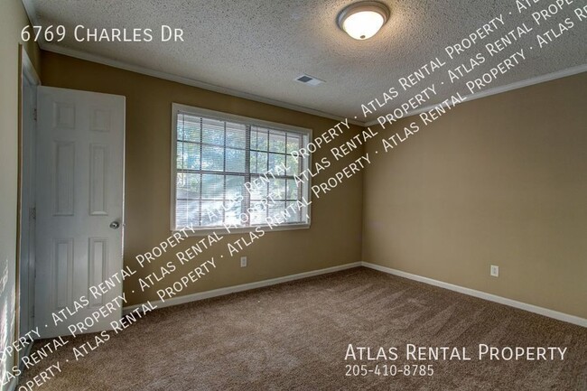 Building Photo - 6769 Charles Dr