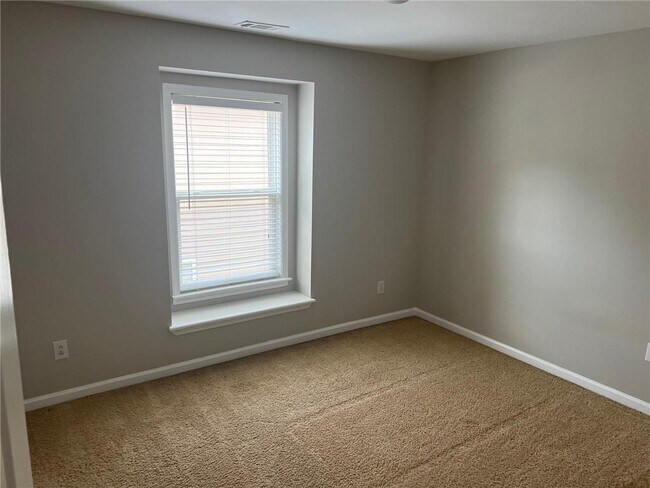 Building Photo - 152 Parkmont Ln