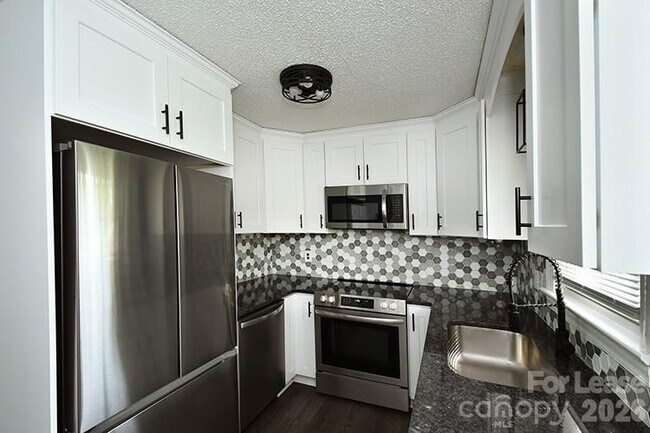 Building Photo - 266 Long St