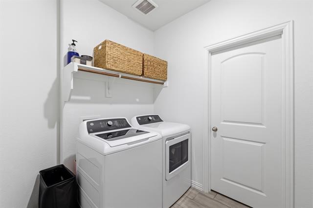 Building Photo - 6204 Thunderwing Dr