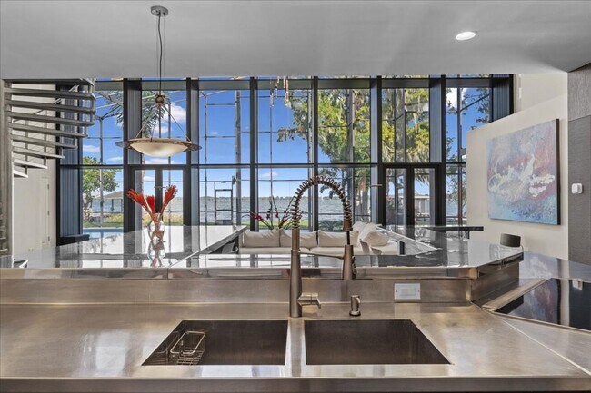 Building Photo - 3824 Gaines Dr