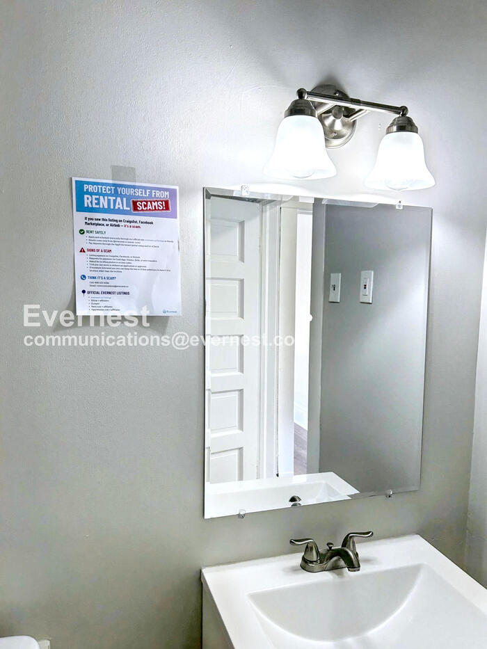 Building Photo - 2216 E 82nd St