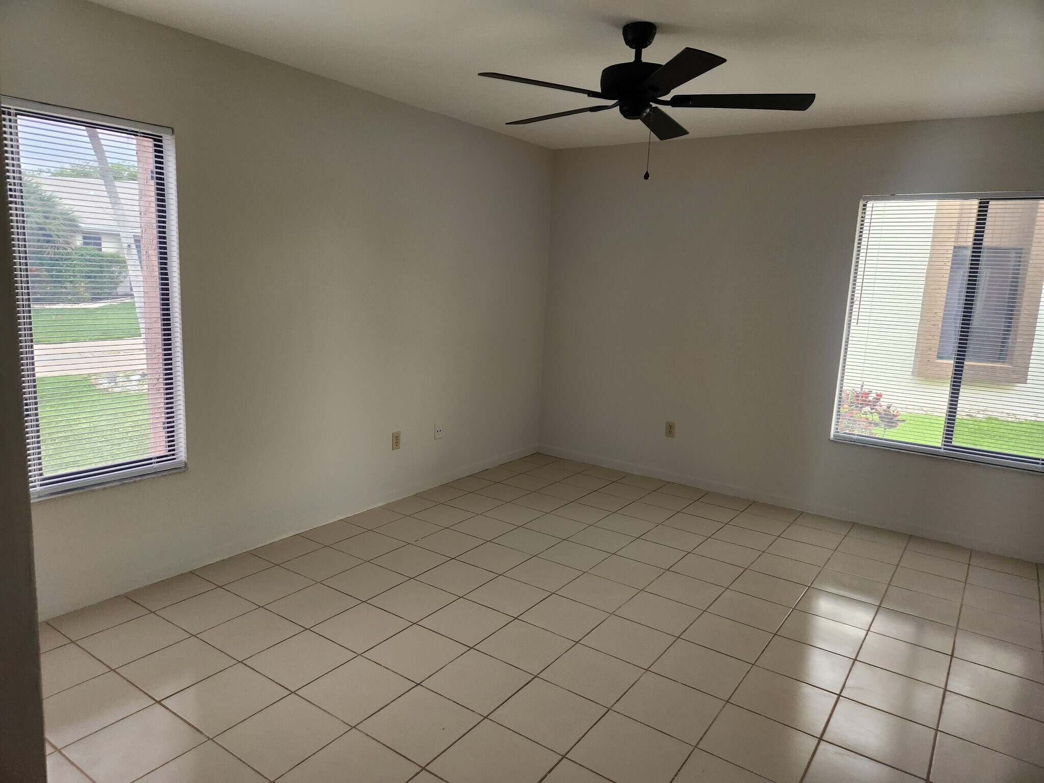 Building Photo - 9712 Saratoga Park Ct