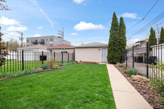 Building Photo - 217 S Bell Ave