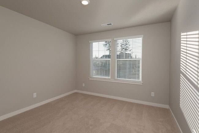 Building Photo - 5 Bdrm 3 bath  Located in the Lodges at Bachelor Village  -  available February 2026