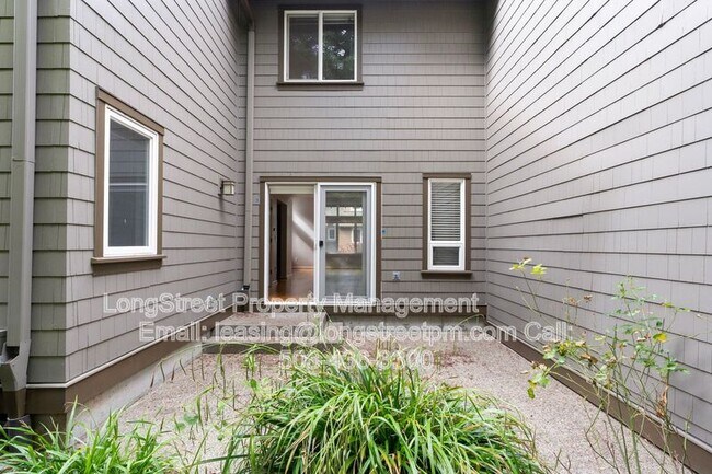 Building Photo - 10247 NW Village Heights Dr