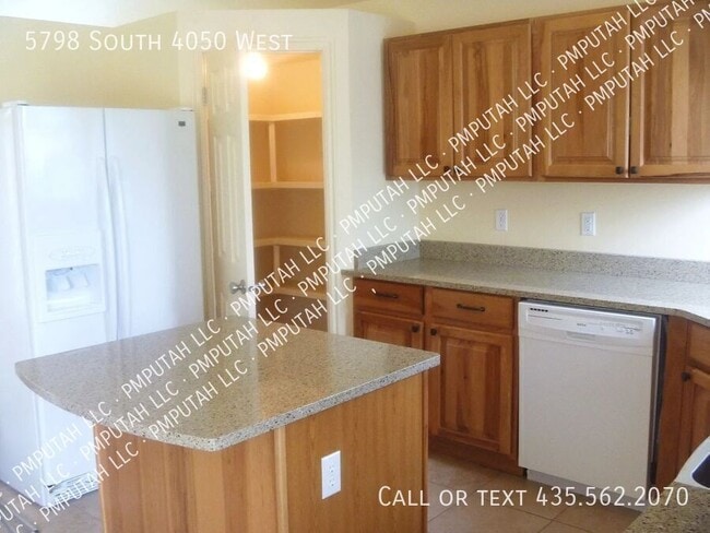 Building Photo - 5798 4050 W St