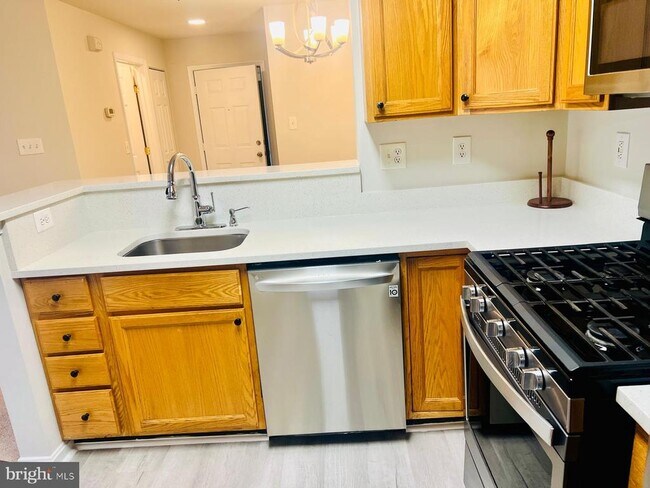 Building Photo - 1049 Gardenview Loop
