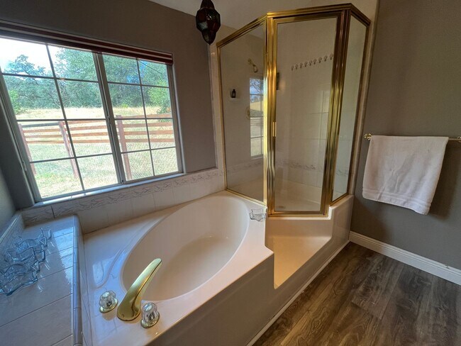 Building Photo - Country Living in Ranchland Acres!