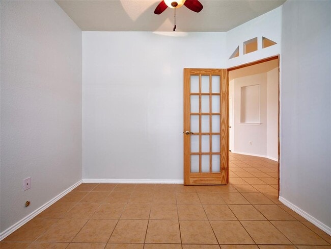 Building Photo - 1426 S Maple Dr