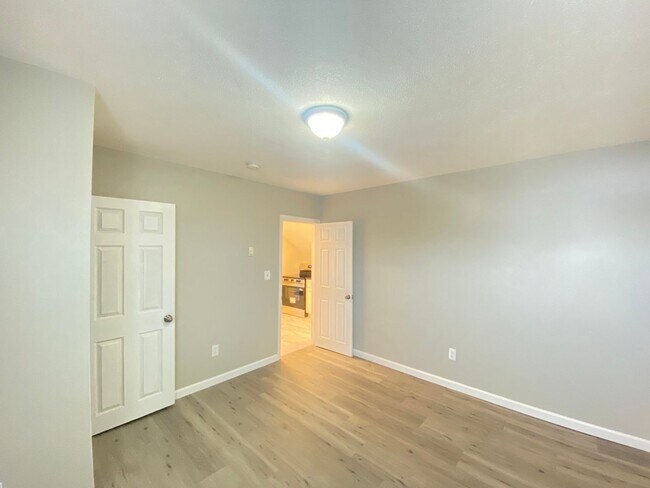 Building Photo - 7 Commercial St