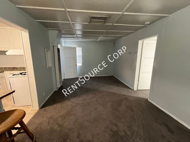 Building Photo - 1040-1042 Flora St