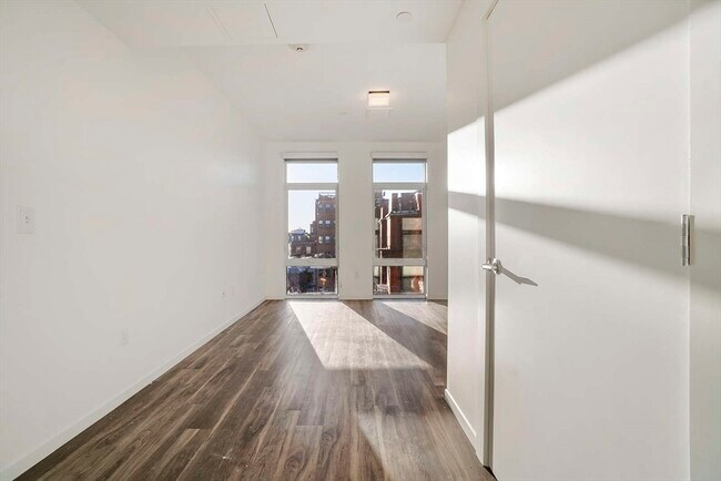 Building Photo - 839 Beacon St