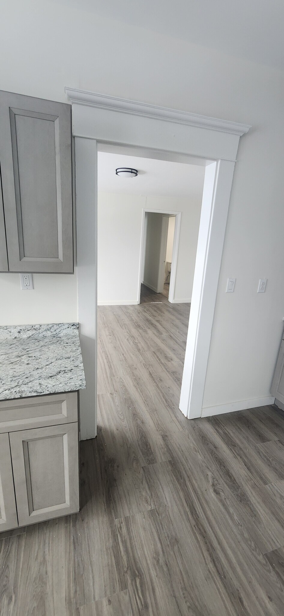 Building Photo - 619 Tracy St