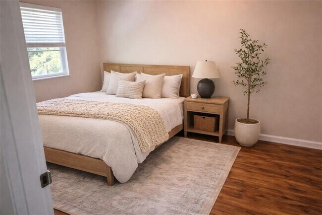 Building Photo - 3310 Southshore Ln