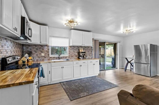 Building Photo - 4618 SE 2nd Pl