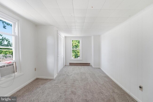 Building Photo - 815 N Maple Ave