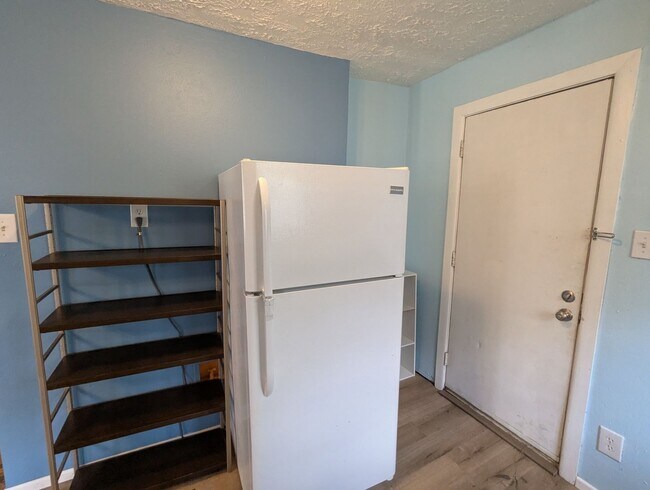 Building Photo - Central Lubbock Home