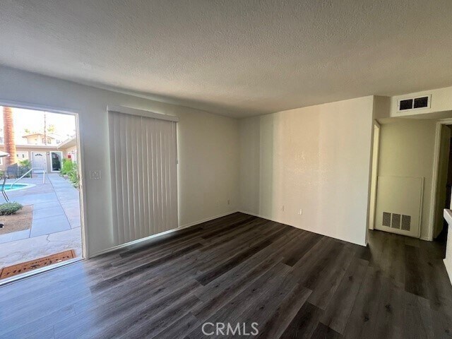Building Photo - 45421 Sunset Ln