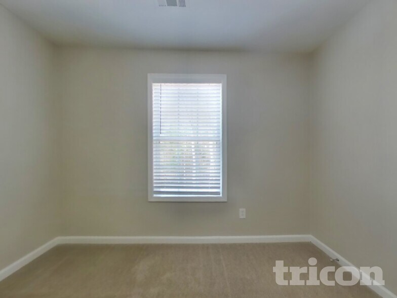 Building Photo - 542 Meadow Spring Dr