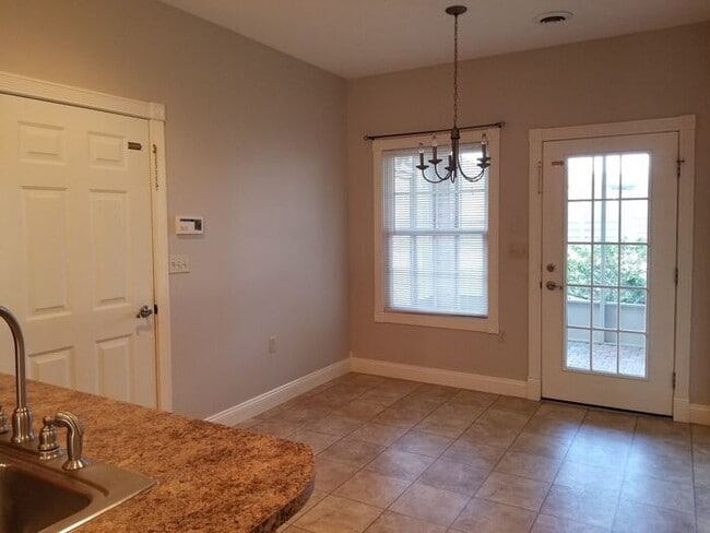 Building Photo - Large Duplex Overlooking Idle Creek