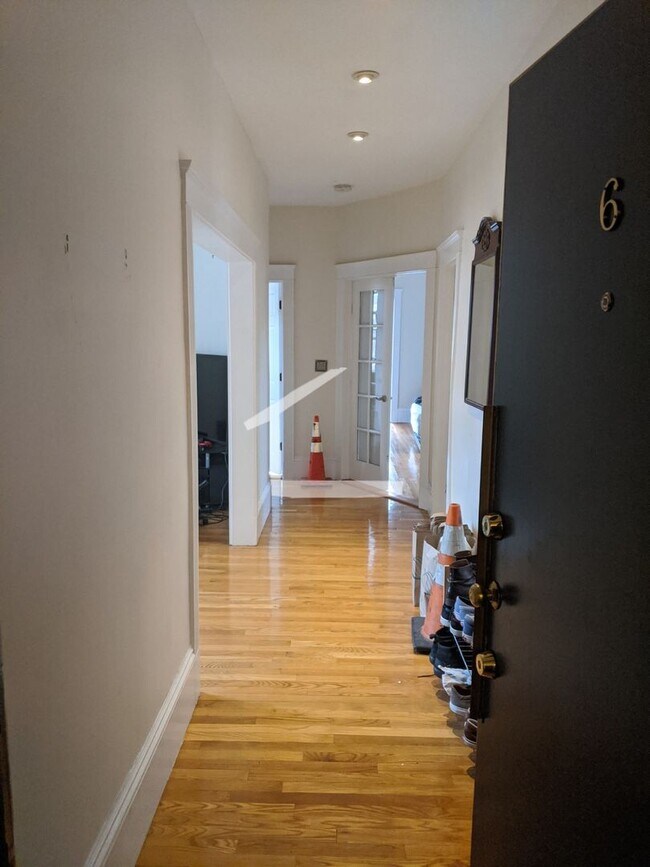 Building Photo - Nice 2 bed with office
