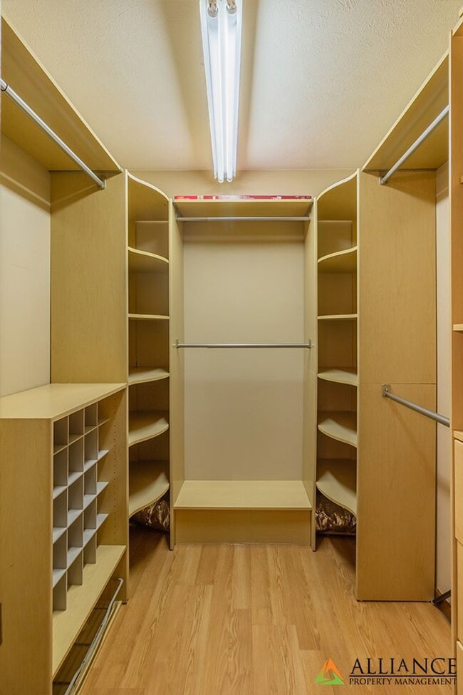 Building Photo - $300 OFF 1st MONTH'S RENT! Amazing, Spacio...