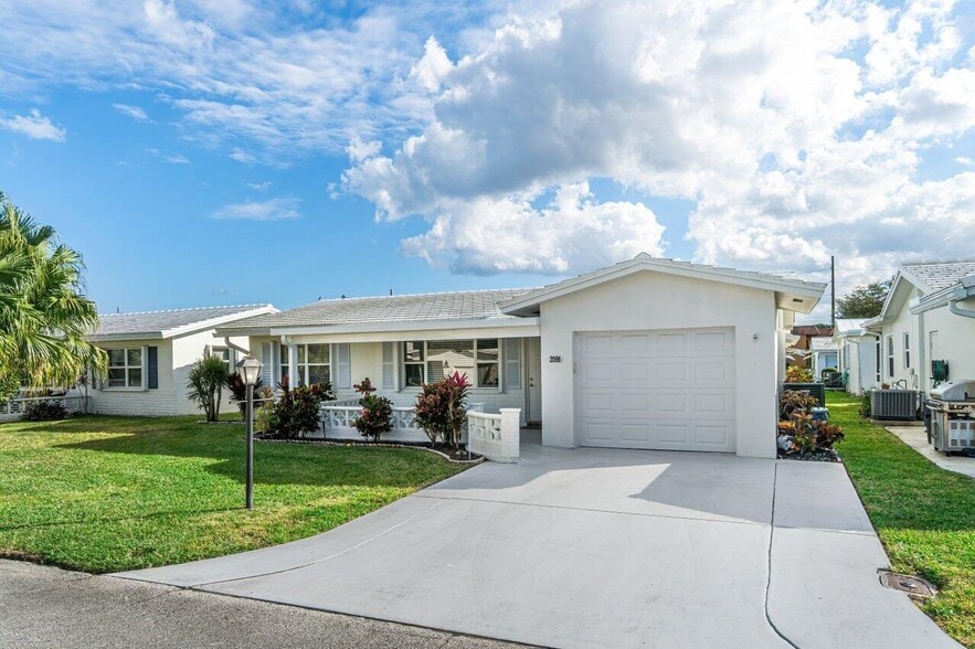 Building Photo - 2096 SW 13th Ter