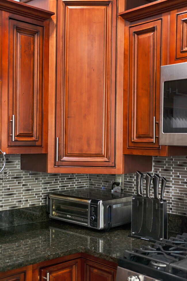 Building Photo - 5213 D St SE