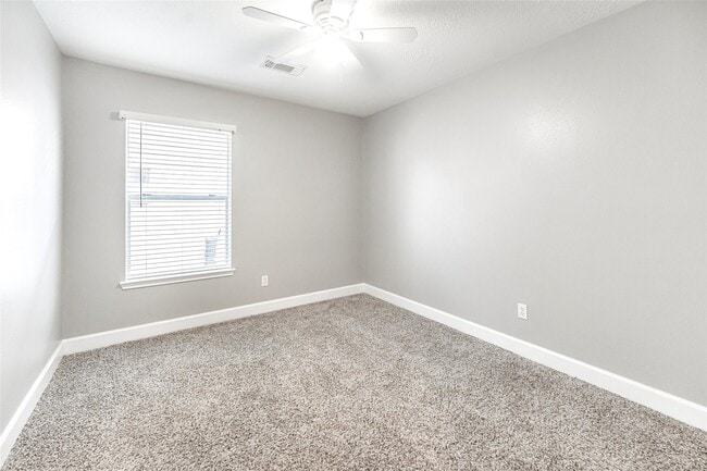 Building Photo - 7015 Yardley Dr