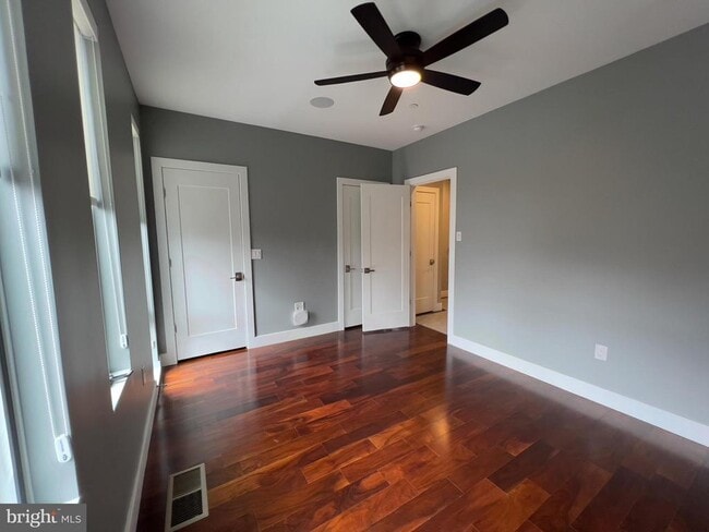 Building Photo - 423 Wallace St