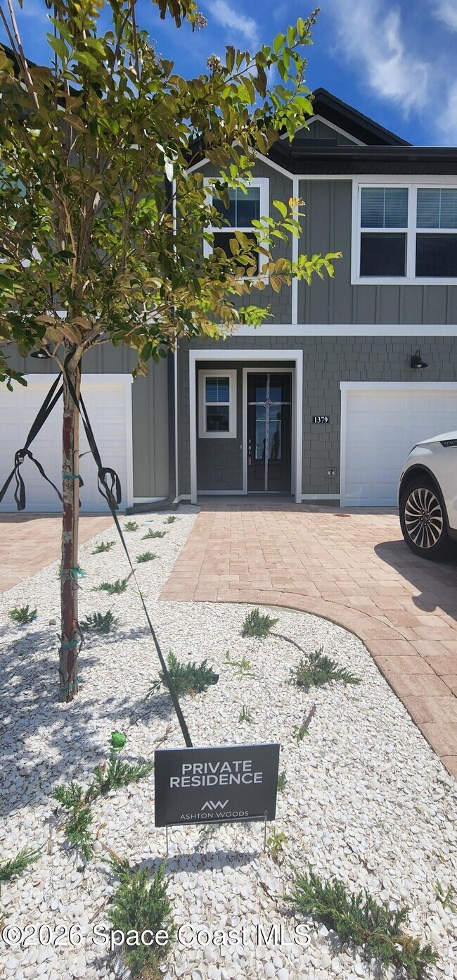 Building Photo - 1379 Bluewater Ln
