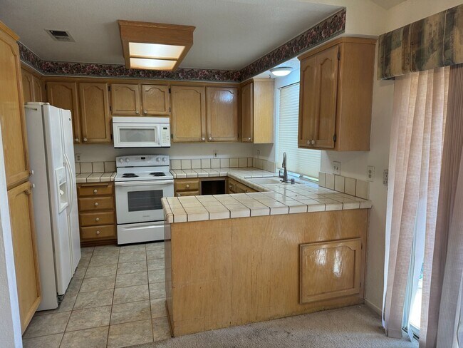 Building Photo - 3 bedroom 2 bath house in established neighborhood