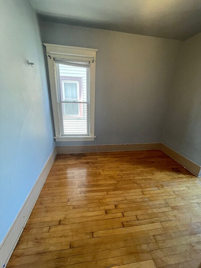 Building Photo - Charming 2-Bedroom Gem in the Heart of Mil...
