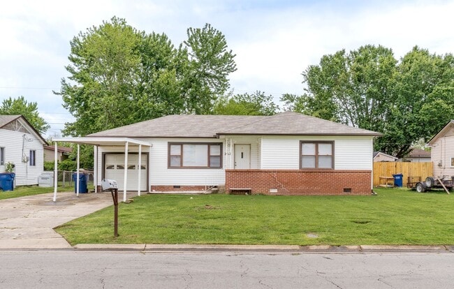 Primary Photo - * Move-In Special * Charming 3 Bedroom, 1....