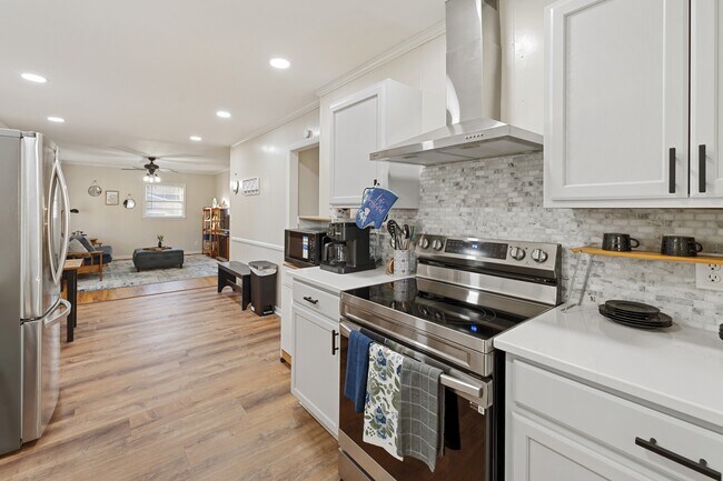 Building Photo - 107 Maple Dr