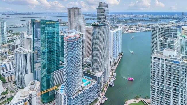 Building Photo - 200 Biscayne Blvd Way