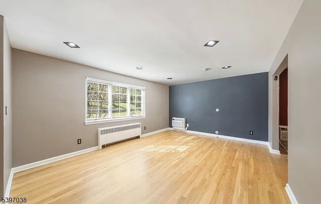 Building Photo - 85 Troy Dr