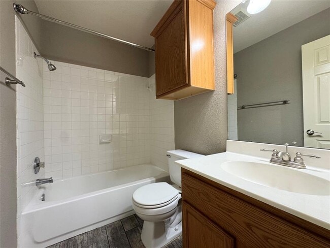 Building Photo - 1007 Barclay Dr