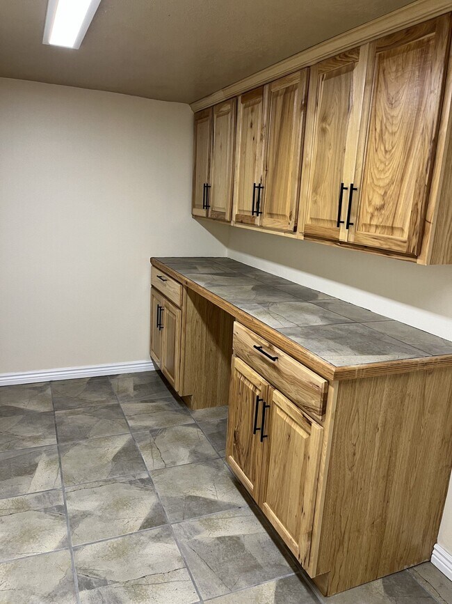 Building Photo - 1517 Falcon Ln
