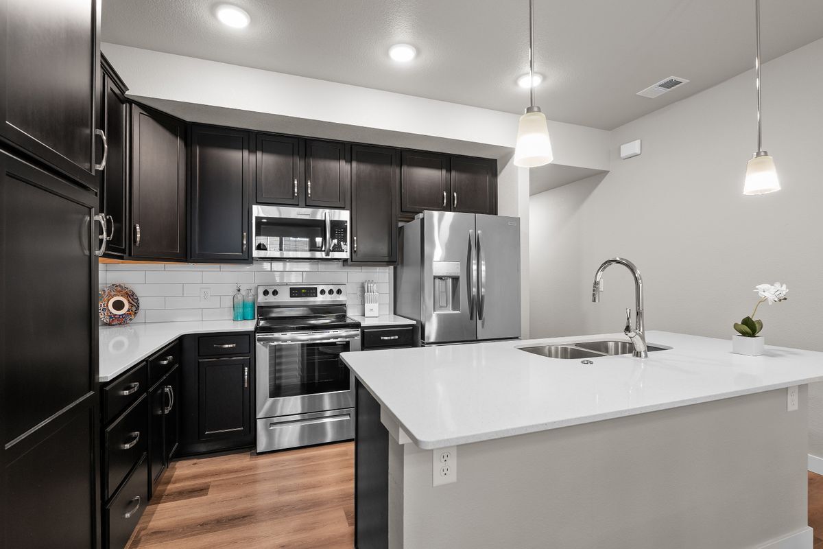 Building Photo - 350 High Point Dr